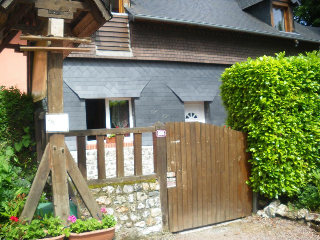 Les Coquillettes Bed & Breakfast Equemauville Exterior photo